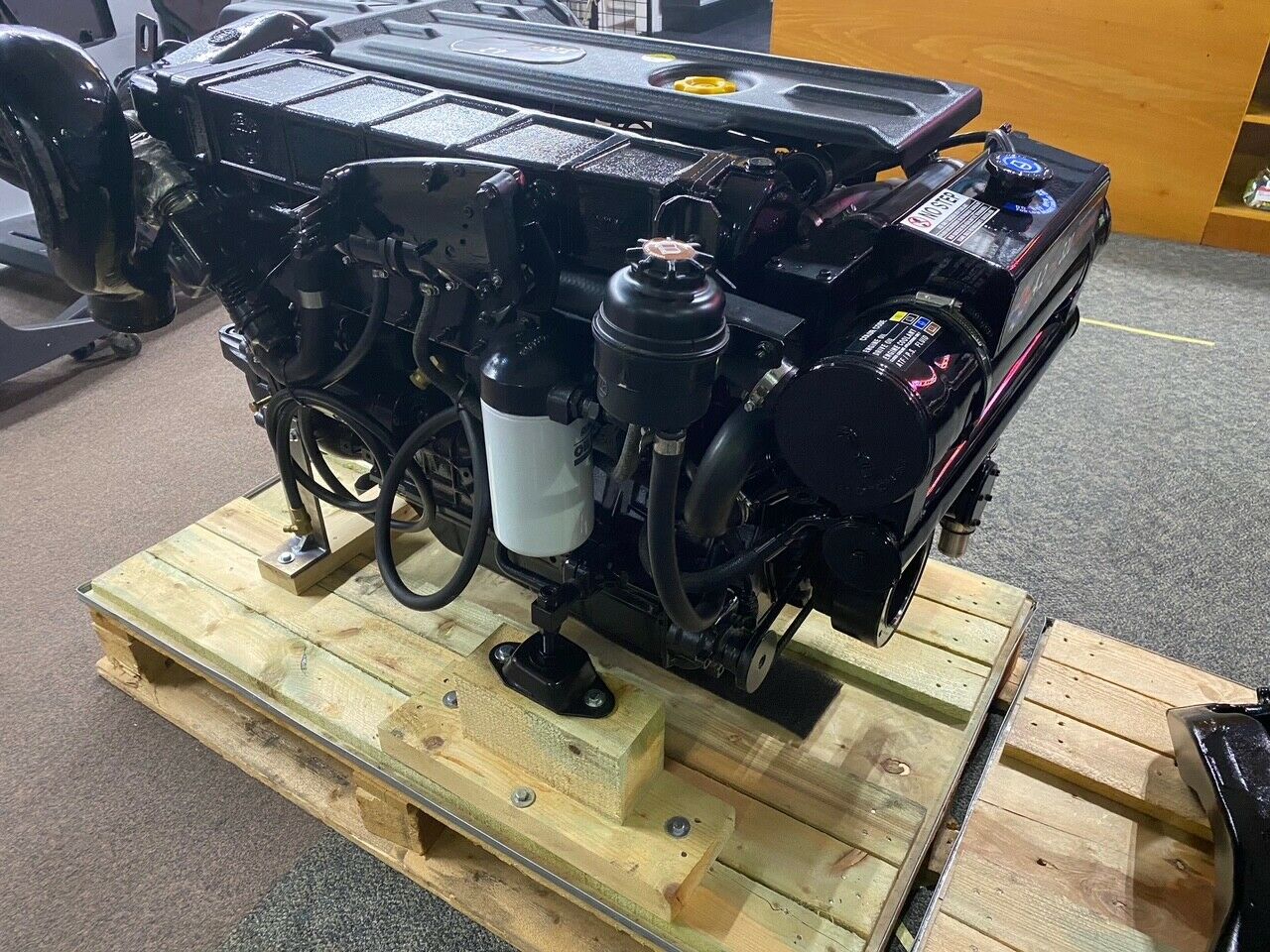 MERCRUISER DIESEL 4.2L 300 ES BRAVO NEW OLD STOCK ENGINE VM 254