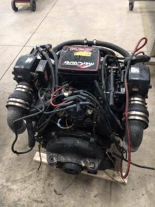 MerCruiser 305 Marine Gas Engine , 198 HP , 2 Barrel , Runs Great
