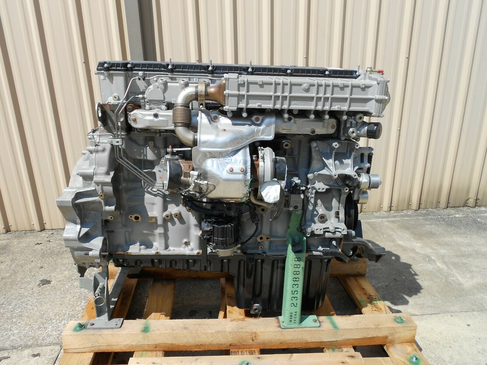 Detroit DD13 Diesel Engine