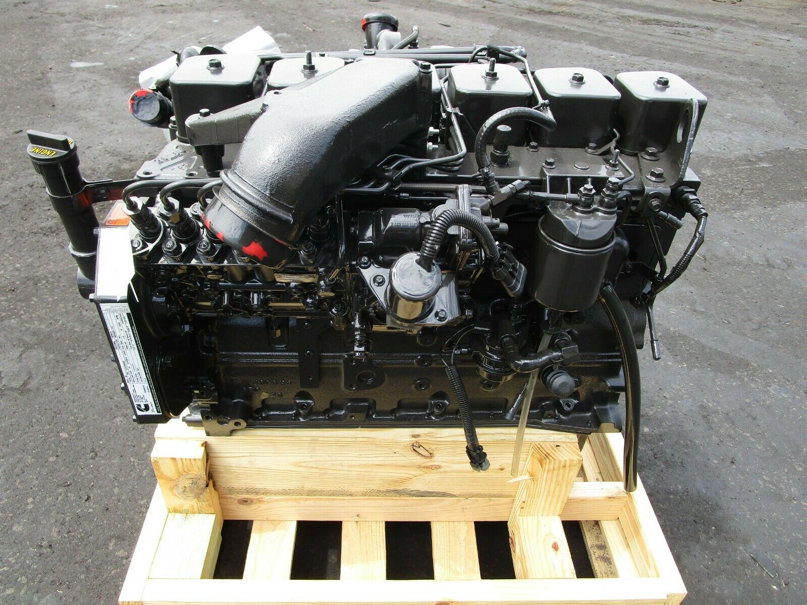 UNUSED GENUINE CUMMINS 6BT-5.9L DIESEL ENGINE