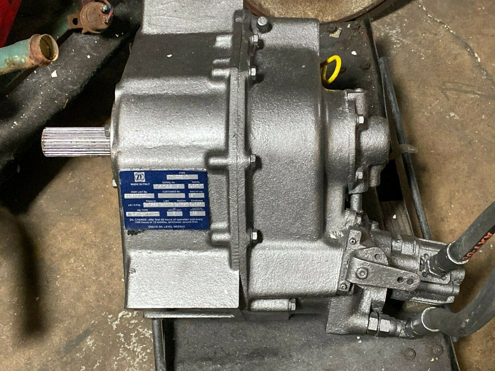 ZF 220A Marine Diesel Engine Transmission Gear Box RATIO 2.040:1