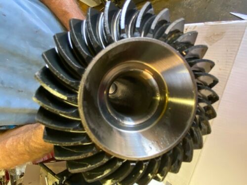 New- Old stock Volvo Penta DP-E drive - Image 2